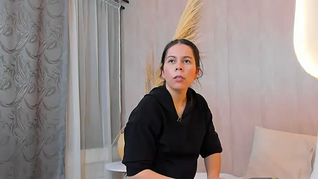 Snapshot of Lucianaferro_ chatting on 09/25/25, 07:56 Lucianaferro online show from 09/25/25, 07:56