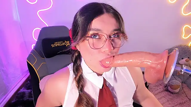 Snapshot of Isa_belaa chatting on 03/22/26, 04:43 Isa belaa online show from 03/22/26, 04:43