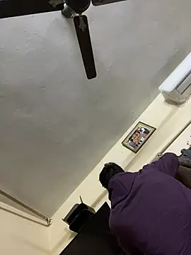 Snapshot of Zzz38io chatting on 12/17/24, 12:00 Zzz38io online show from 12/17/24, 12:00