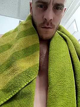 Snapshot of tryinitoutagain chatting on 12/13/24, 11:28 tryinitoutagain online show from 12/13/24, 11:28