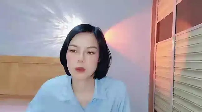 Snapshot of Linda-LL chatting on 01/04/25, 12:05 Linda-LL online show from 01/04/25, 12:05