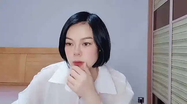 Snapshot of Linda-LL chatting on 01/06/25, 01:42 Linda-LL online show from 01/06/25, 01:42