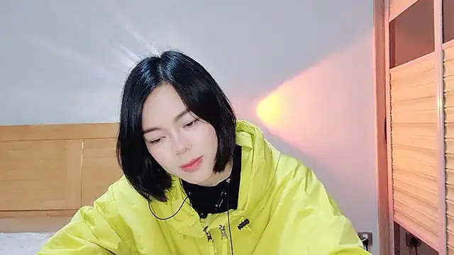 Snapshot of Linda-LL chatting on 02/16/25, 06:10 Linda-LL online show from 02/16/25, 06:10