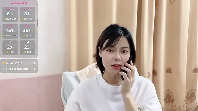 Snapshot of Linda-LL chatting on 04/19/26, 11:42 Linda-LL online show from 04/19/26, 11:42