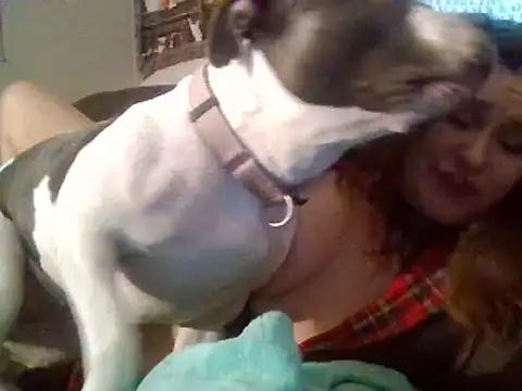 Snapshot of IvanaPlenty chatting on 12/22/24, 01:44 IvanaPlenty online show from 12/22/24, 01:44