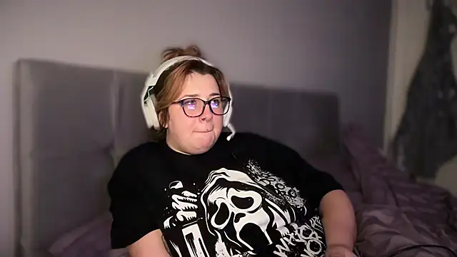 Snapshot of Curvy_Rosie99 chatting on 04/16/26, 09:39 Curvy Rosie99 online show from 04/16/26, 09:39