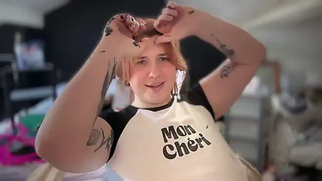 Snapshot of Curvy_Rosie99 chatting on 04/25/26, 01:41 Curvy Rosie99 online show from 04/25/26, 01:41