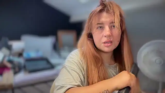 Snapshot of Curvy_Rosie99 chatting on 04/27/26, 08:01 Curvy Rosie99 online show from 04/27/26, 08:01