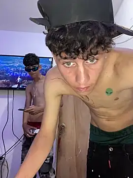 LatinBoysxxx online show from 01/04/25, 11:27