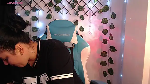 Snapshot of Nika_1_ chatting on 04/15/26, 01:23 Nika 1 online show from 04/15/26, 01:23