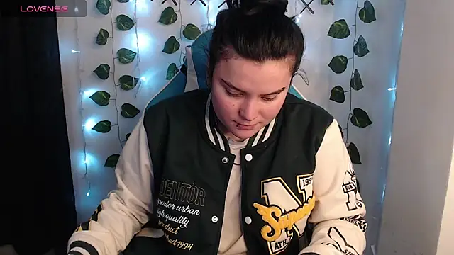 Snapshot of Nika_1_ chatting on 04/20/26, 01:19 Nika 1 online show from 04/20/26, 01:19