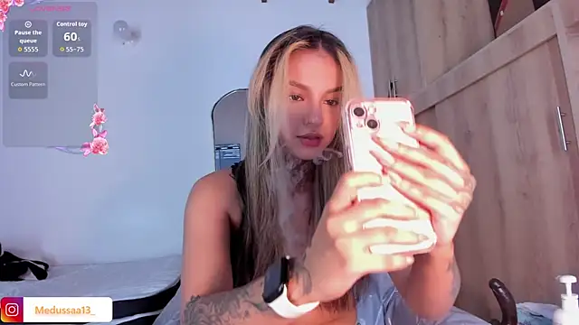 Snapshot of medussa13_ chatting on 06/17/26, 12:07 medussa13 online show from 06/17/26, 12:07