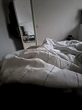 Snapshot of Landryyyyy chatting on 12/20/25, 02:35 Landryyyyy online show from 12/20/25, 02:35