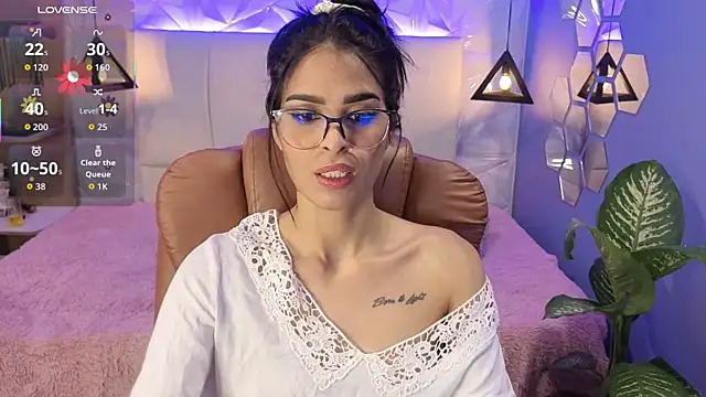 Snapshot of AlessiaVal_ chatting on 11/07/25, 01:33 AlessiaVal online show from 11/07/25, 01:33