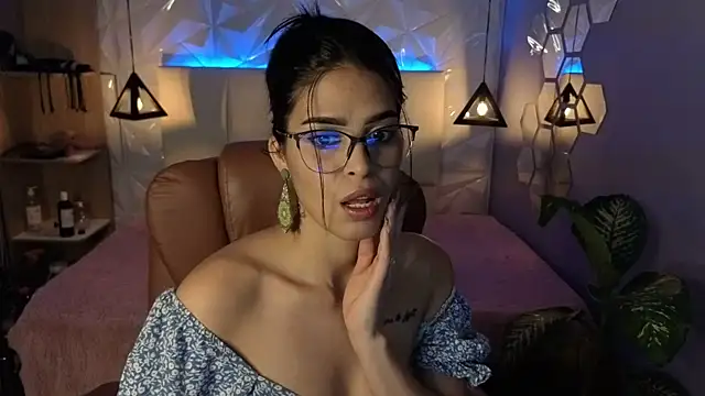 Snapshot of AlessiaVal_ chatting on 11/21/25, 02:27 AlessiaVal online show from 11/21/25, 02:27