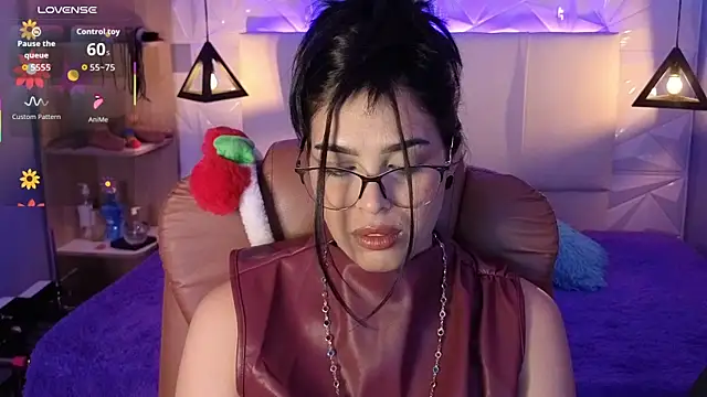 Snapshot of AlessiaVal_ chatting on 12/20/25, 08:05 AlessiaVal online show from 12/20/25, 08:05