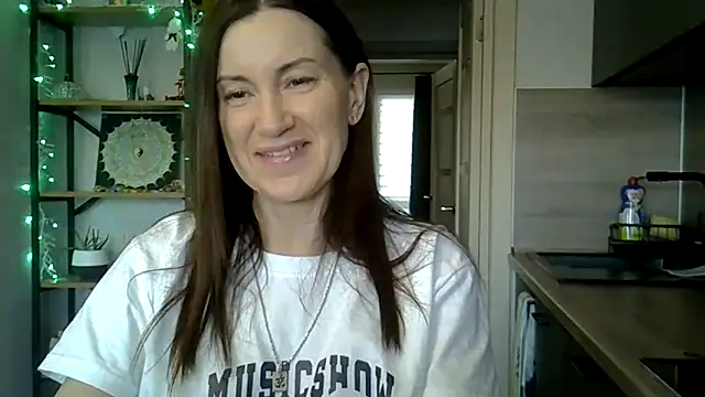 Snapshot of jainesummer chatting on 12/18/24, 10:19 jainesummer online show from 12/18/24, 10:19