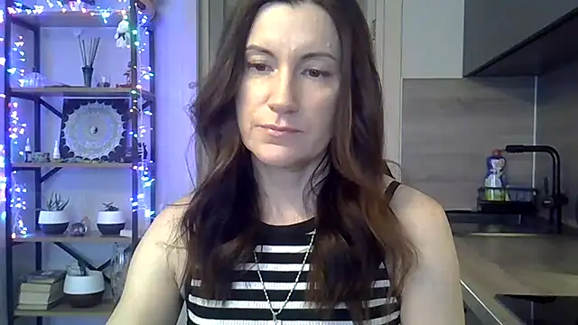 Snapshot of jainesummer chatting on 12/19/24, 10:45 jainesummer online show from 12/19/24, 10:45