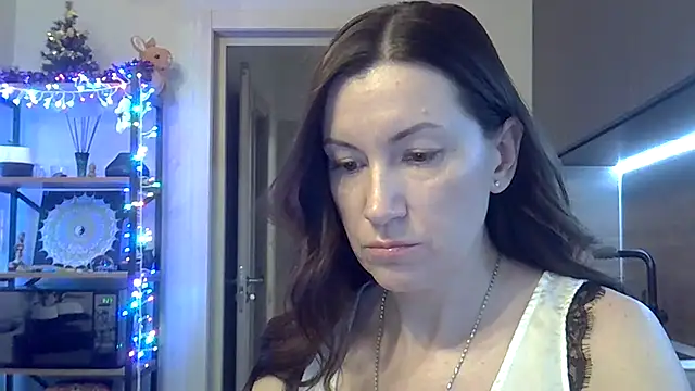 Snapshot of jainesummer chatting on 01/09/25, 06:38 jainesummer online show from 01/09/25, 06:38