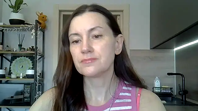 Snapshot of jainesummer chatting on 02/04/25, 10:21 jainesummer online show from 02/04/25, 10:21