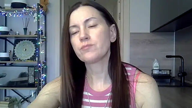 Snapshot of jainesummer chatting on 02/10/25, 10:53 jainesummer online show from 02/10/25, 10:53