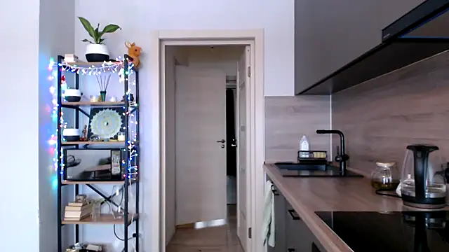 Snapshot of jainesummer chatting on 02/18/25, 10:27 jainesummer online show from 02/18/25, 10:27