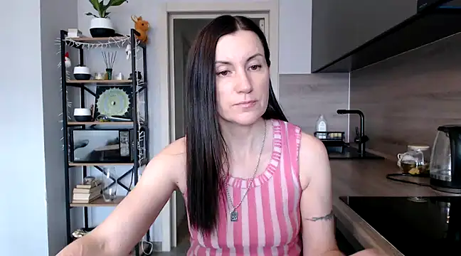 Snapshot of jainesummer chatting on 02/24/25, 10:48 jainesummer online show from 02/24/25, 10:48