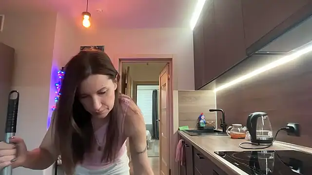 Snapshot of jainesummer chatting on 12/17/25, 07:47 jainesummer online show from 12/17/25, 07:47