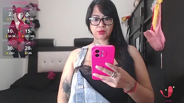 Snapshot of Saloome- chatting on 04/11/26, 08:13 Saloome- online show from 04/11/26, 08:13