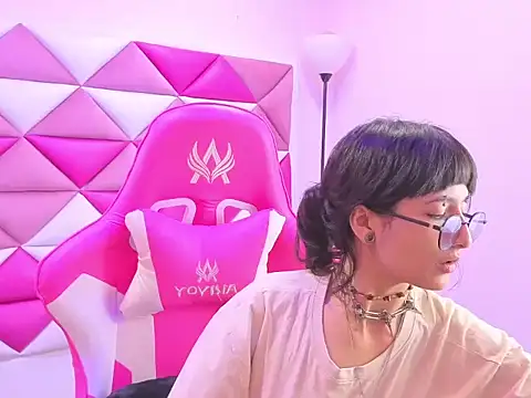 Snapshot of Danny_Face chatting on 11/10/25, 02:05 Danny Face online show from 11/10/25, 02:05