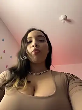 Snapshot of MadelineBenet chatting on 04/07/26, 04:35 MadelineBenet online show from 04/07/26, 04:35