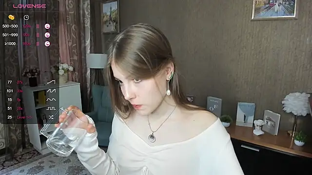 Snapshot of DarleneHatt chatting on 01/30/25, 10:29 DarleneHatt online show from 01/30/25, 10:29