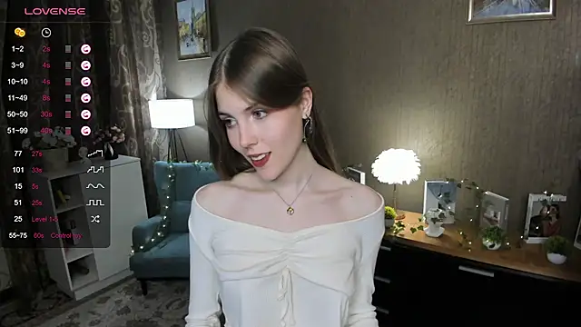 Snapshot of DarleneHatt chatting on 02/06/25, 01:49 DarleneHatt online show from 02/06/25, 01:49