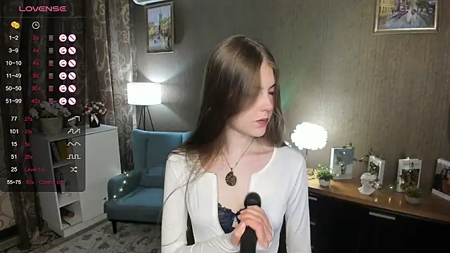 Snapshot of DarleneHatt chatting on 03/02/25, 11:53 DarleneHatt online show from 03/02/25, 11:53