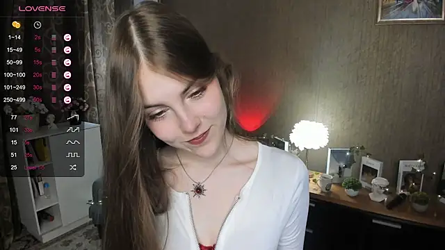 Snapshot of DarleneHatt chatting on 03/10/25, 09:18 DarleneHatt online show from 03/10/25, 09:18