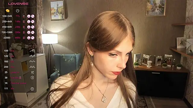 Snapshot of DarleneHatt chatting on 09/11/25, 10:21 DarleneHatt online show from 09/11/25, 10:21