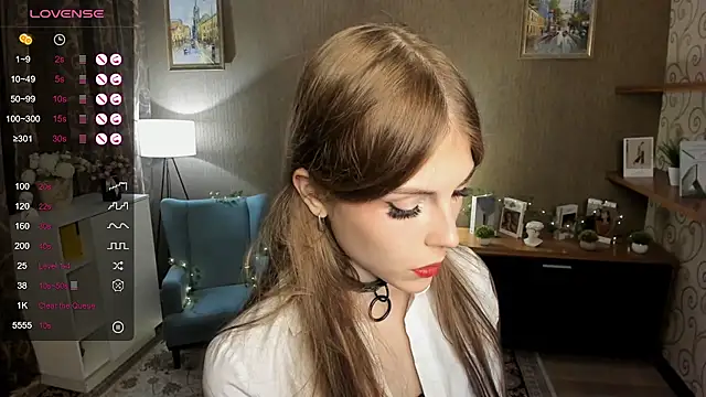 Snapshot of DarleneHatt chatting on 09/21/25, 12:34 DarleneHatt online show from 09/21/25, 12:34