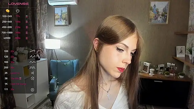 Snapshot of DarleneHatt chatting on 09/24/25, 11:08 DarleneHatt online show from 09/24/25, 11:08