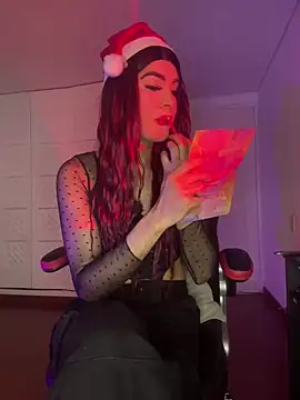 Snapshot of Mia_Frank_ chatting on 12/19/24, 08:55 Mia Frank  online show from 12/19/24, 08:55