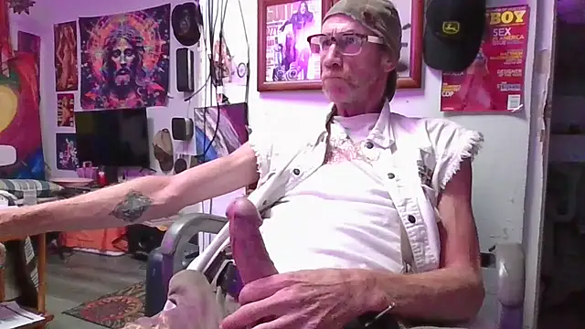 Undercover Pornstar online show from 07/16/26, 02:56