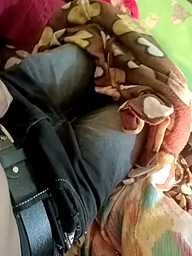 Snapshot of QUEEN-X-CPL chatting on 01/12/25, 04:40 QUEEN-X-CPL online show from 01/12/25, 04:40