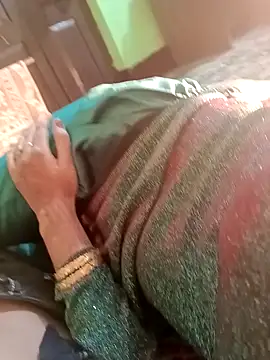 Snapshot of QUEEN-X-CPL chatting on 01/24/25, 05:42 QUEEN-X-CPL online show from 01/24/25, 05:42