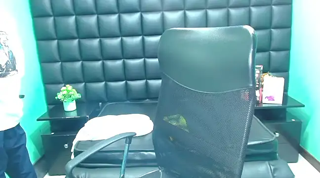 Im Mathias online show from 03/13/25, 02:27