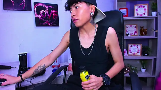 Im Mathias online show from 10/29/25, 03:42