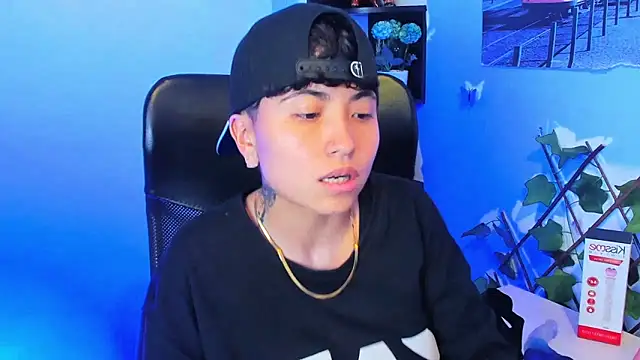 Snapshot of Im_Mathias chatting on 12/21/25, 03:02 Im Mathias online show from 12/21/25, 03:02