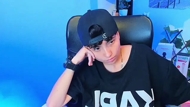 Snapshot of Im_Mathias chatting on 12/21/25, 03:08 Im Mathias online show from 12/21/25, 03:08