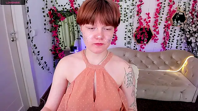 DreamyLuna online show from 11/29/25, 08:34