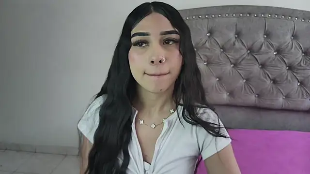 Nesuko kamado  online show from 10/04/25, 05:22