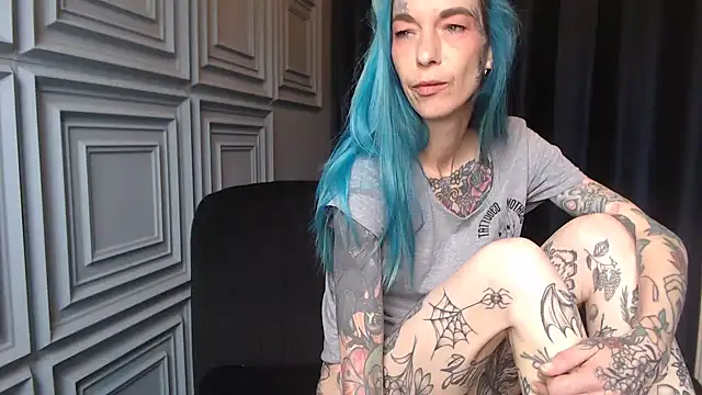 Snapshot of RavenryderUK chatting on 04/17/26, 12:19 RavenryderUK online show from 04/17/26, 12:19