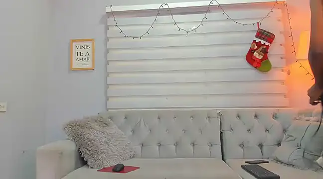 Snapshot of angelica_sexy1 chatting on 12/24/24, 06:17 angelica sexy1 online show from 12/24/24, 06:17